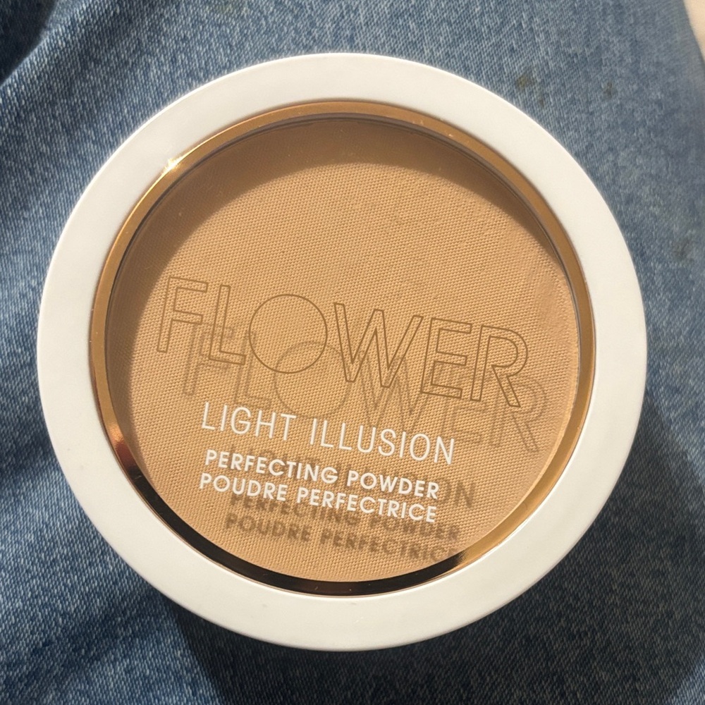 🔵 3/$25 Flower Light Illusion Perfecting Powder